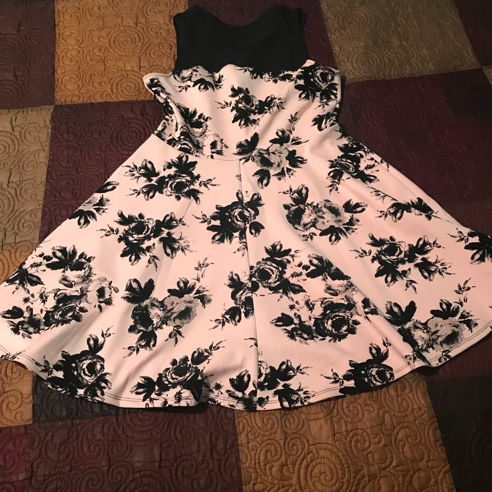 🔥Floral print pink and black swing dress🔥
